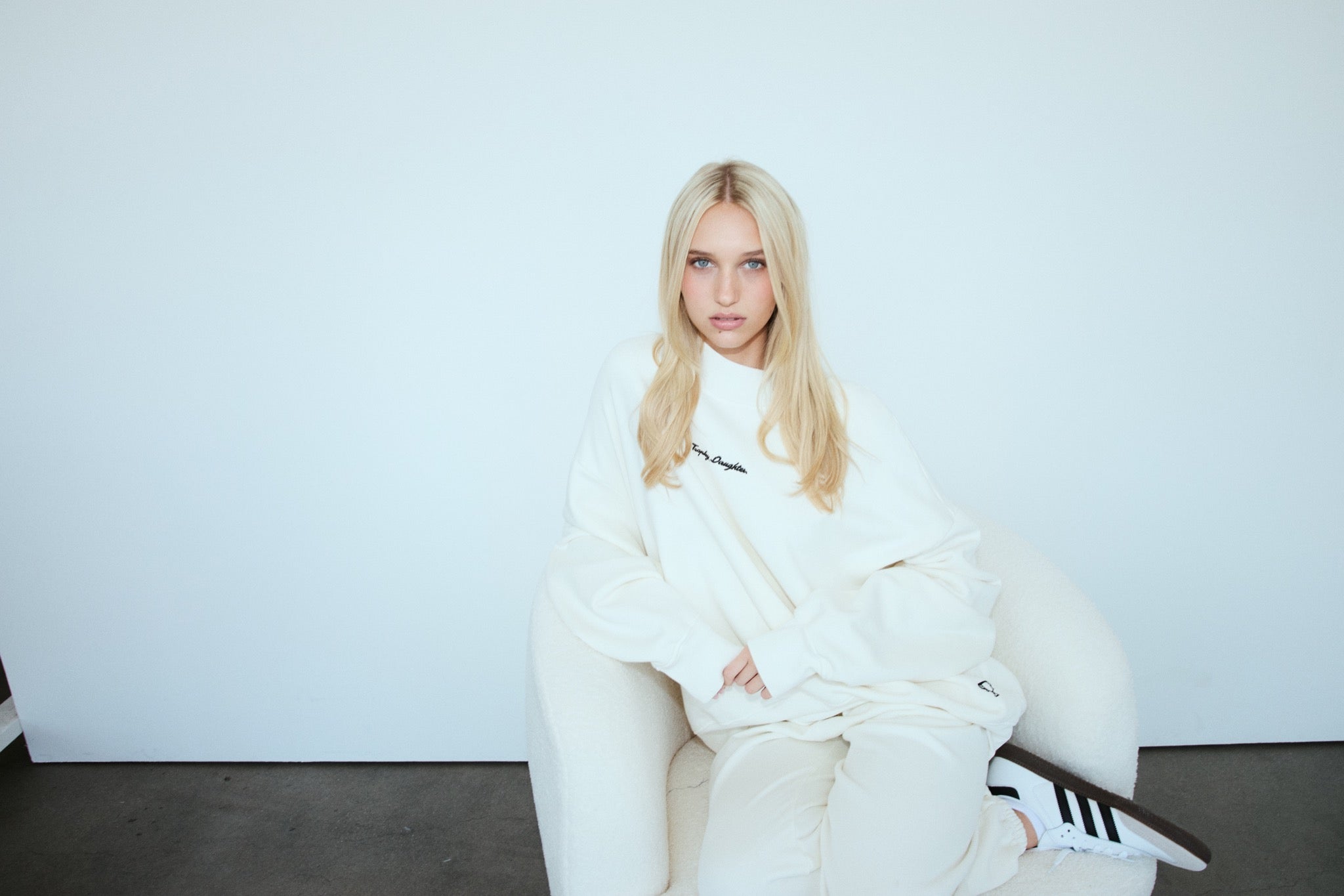 Chloe Signature Crewneck - Old Money Cream