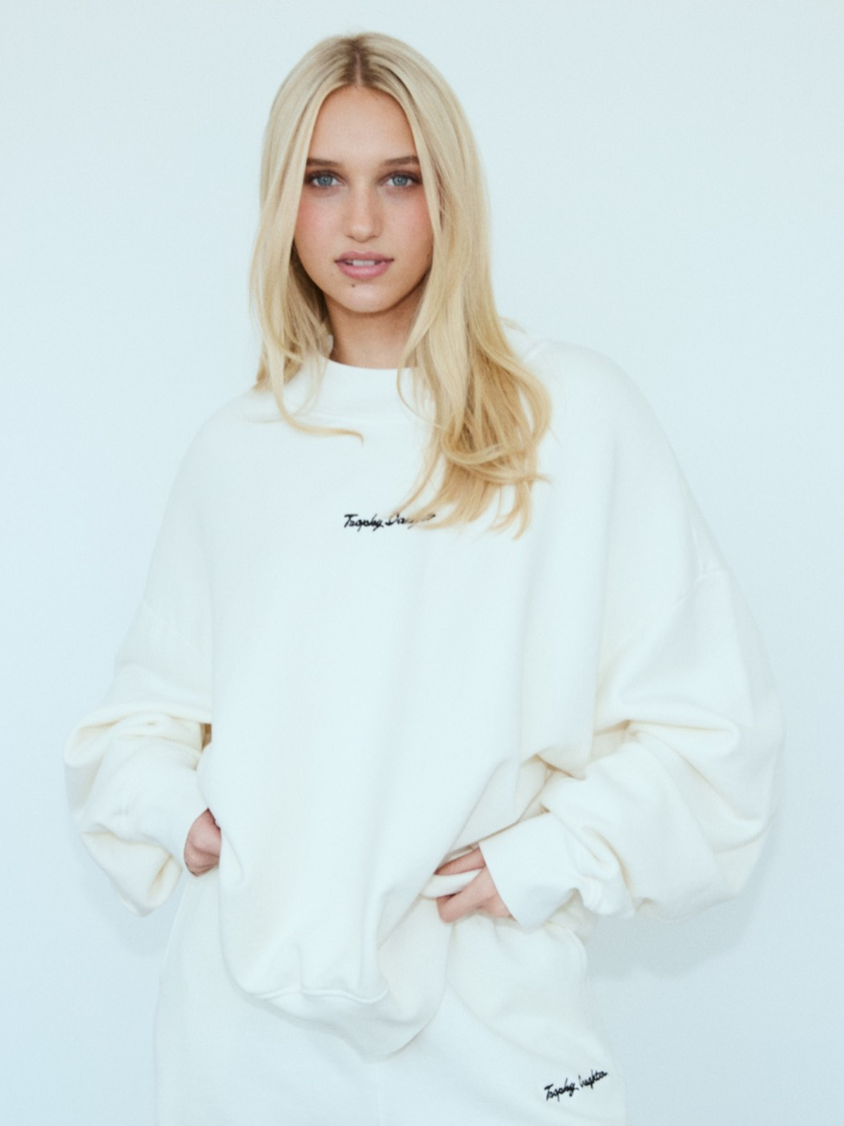 Chloe Signature Crewneck - Old Money Cream